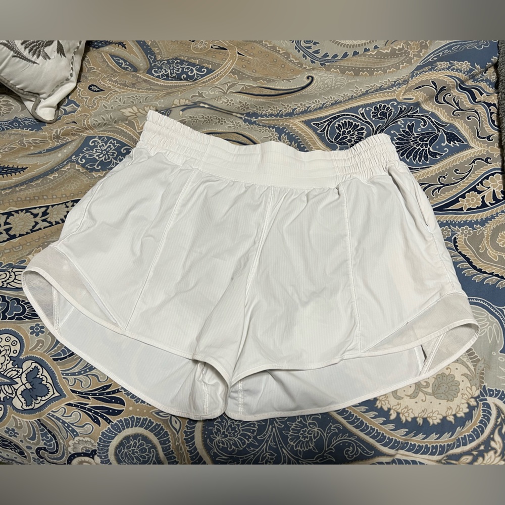 Lululemon HR hotty Hot 4 inch short